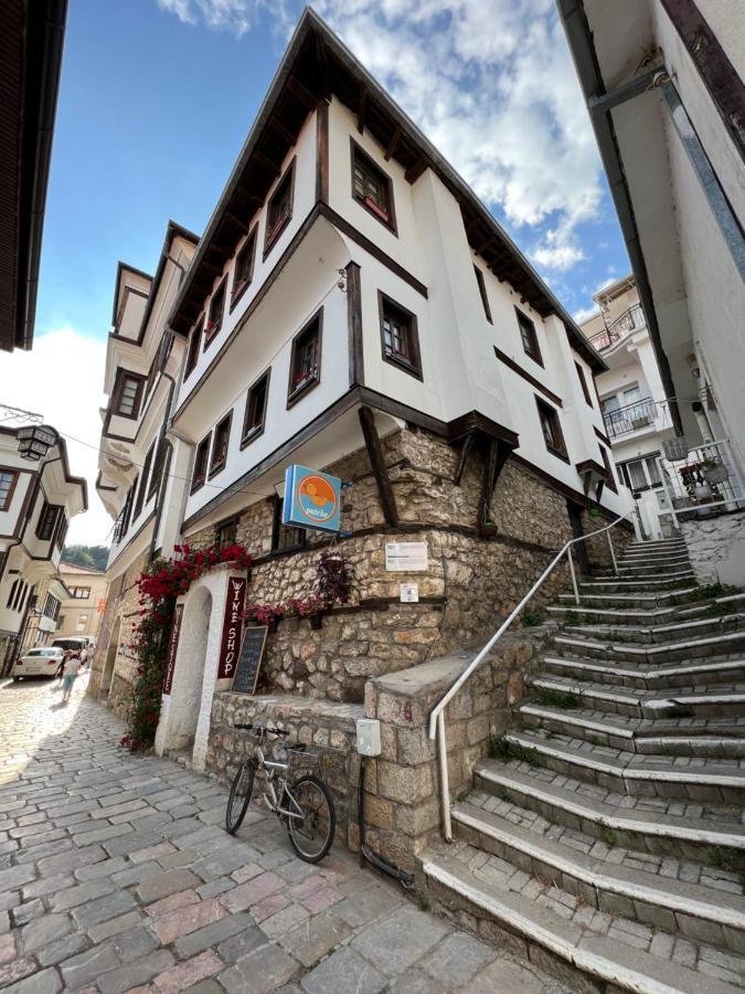 Patche Residence - A Wine Cellar Hideaway In The Historic Home Of Revolutionary Metodi Patche Ohrida Exterior foto